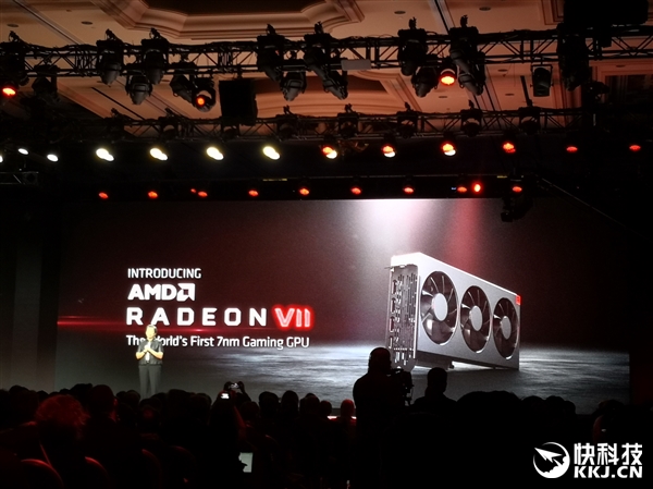 699美元！AMD发布全球首款7nm游戏卡Radeon II：三风扇/性能暴涨