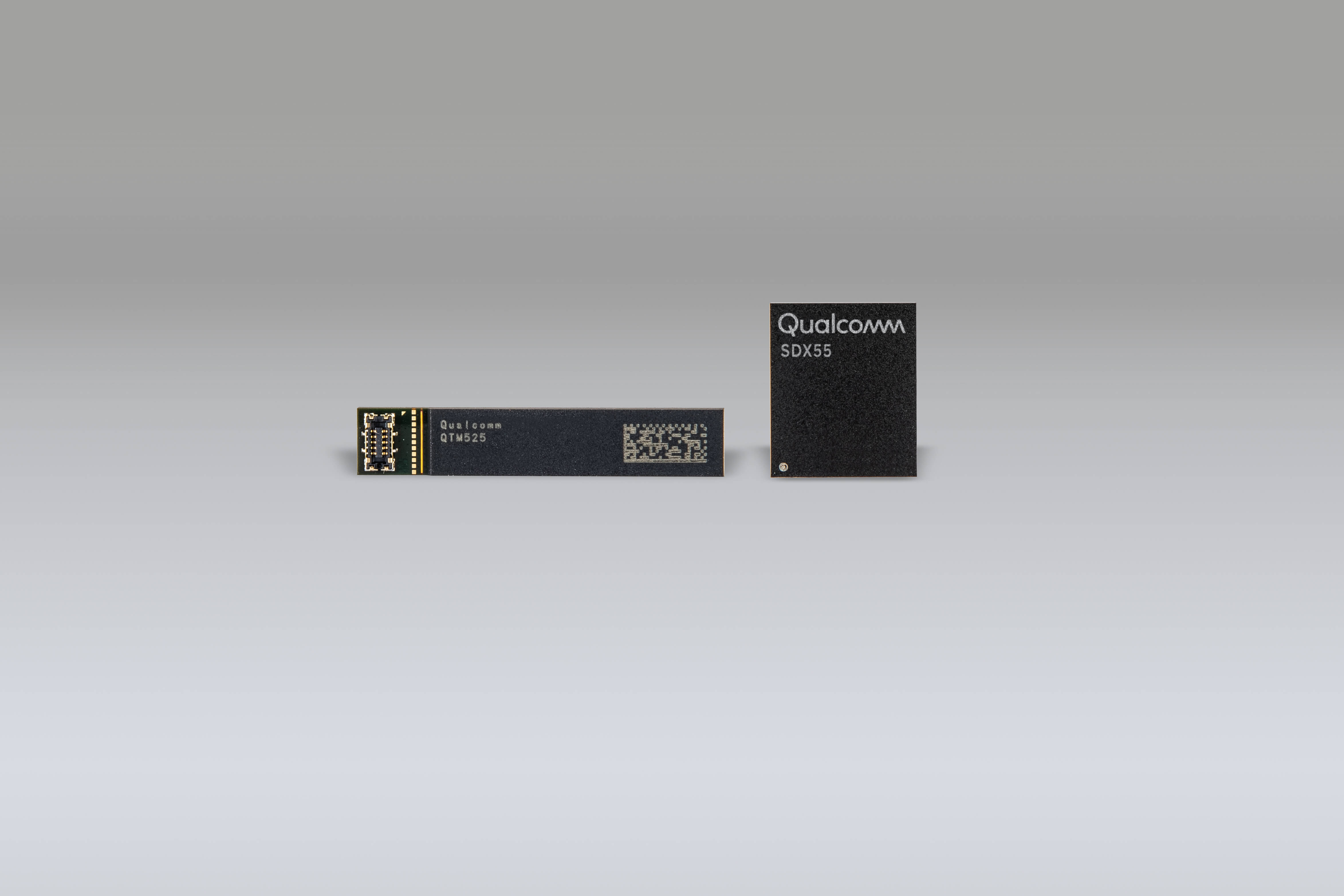 Qualcomm骁龙X55 5G调制解调器及Qualcomm QTM525毫米波天线模组.jpg