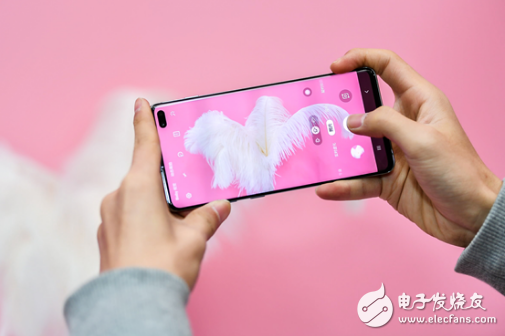 三星Galaxy S10系列四大卖点引热议 全款排队热潮来袭