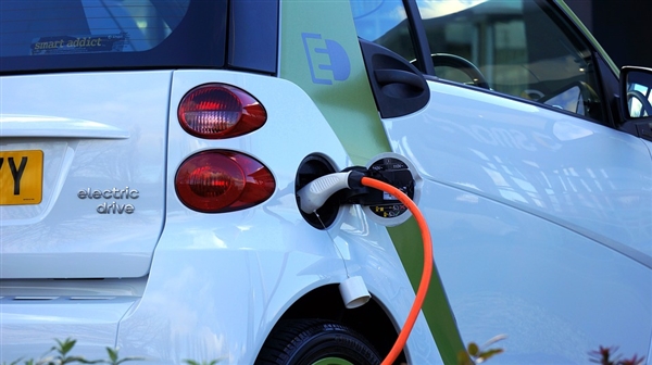 研究人员发明了经济有效的新型燃料电池技术