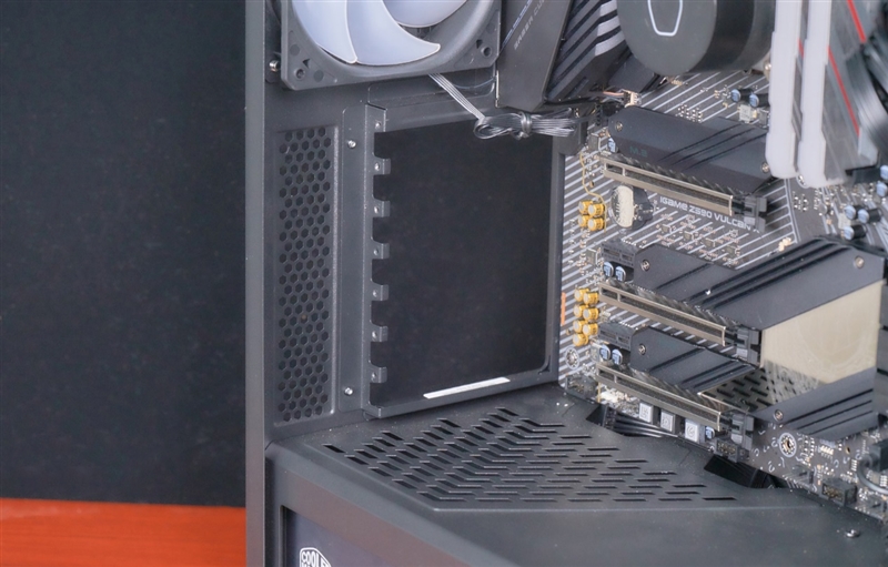 精致颜值与精湛做工！酷冷至尊PCIe 4.0延长线体验：任何7槽位机箱都可显卡竖装