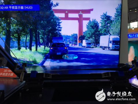京瓷推出的未来驾驶舱使用了3D AR平视显示器 