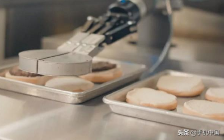 沃尔玛推出厨房机器人助理Flippy 负责煎炸冷冻食品并确保均匀烹饪