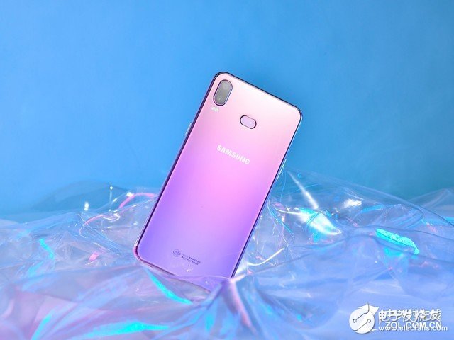 三星Galaxy A6s拥有2400万像素并支持自然光等7种光效