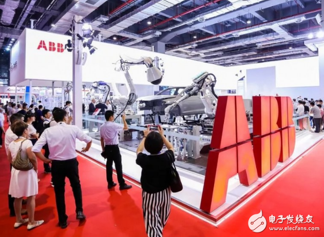 ABB推出了IRB 1100机器人,其迄今最紧凑、最轻量的六轴机器人
