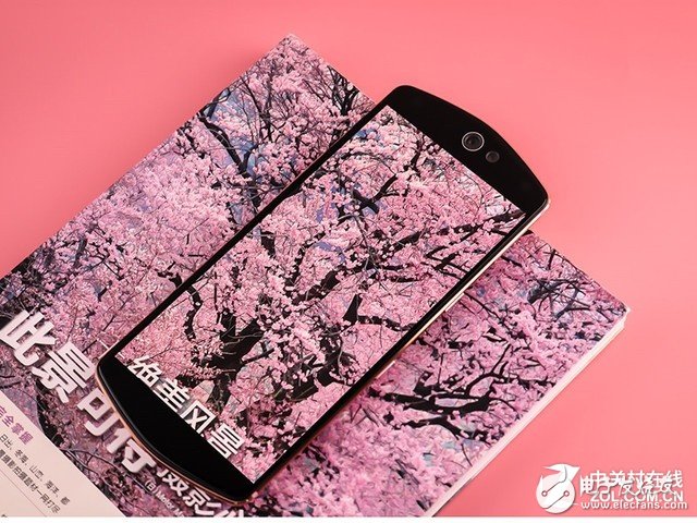 美图T9智能手机称之为新时代的自拍神器