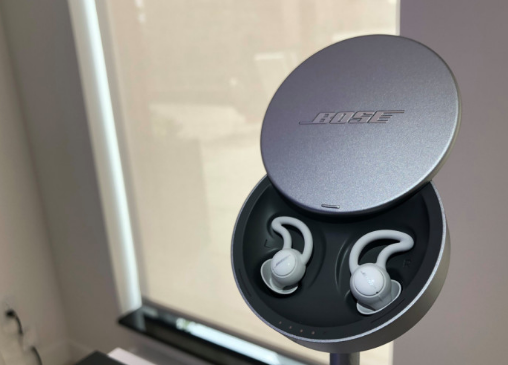 Bose推出一款助眠耳机 Sleepbuds，一次充电大约可以使用 16 个小时