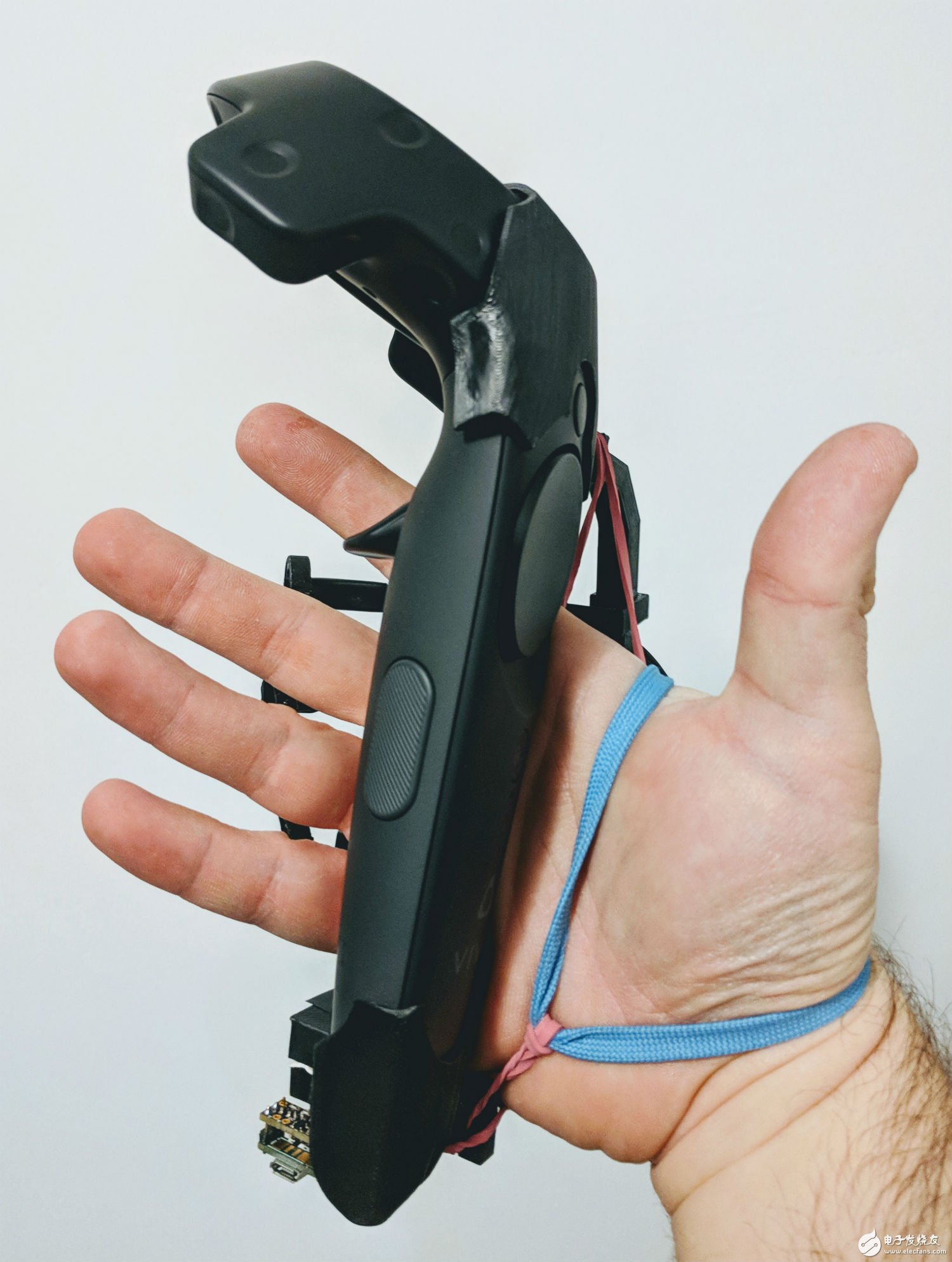 国外软件开发者自制HTC Vive控制器 具有手指跟踪功能