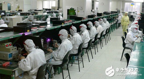 富士康6万工人被机器人取代