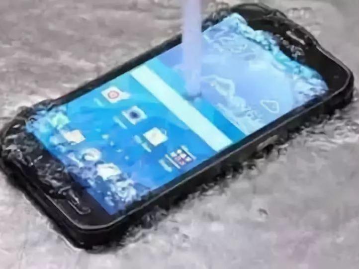 手机进水了怎么办 发现手机进水后该怎么抢救