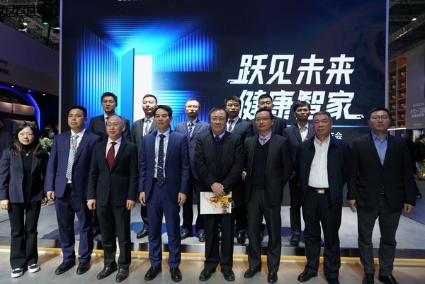 颁证仪式现场Intertek与格力电器代表合影