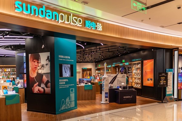 海岸城顺电&middot;脉里巨大的planck O1自适应声波电动牙刷模型扭蛋机十分吸睛