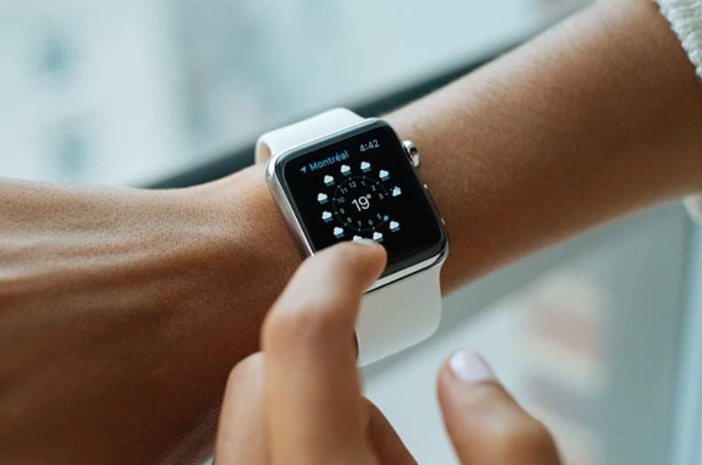 全球新能源汽车累计销量突破2000万辆/消息称Apple Watch Series 3即将停产/美国司法部拟对苹果发起反垄断诉讼