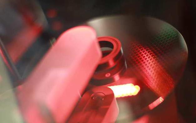硅晶圆现货三年来首次降价/大族激光接近式光刻机已投入市场/台积电向大学开放7nm FINFET课程