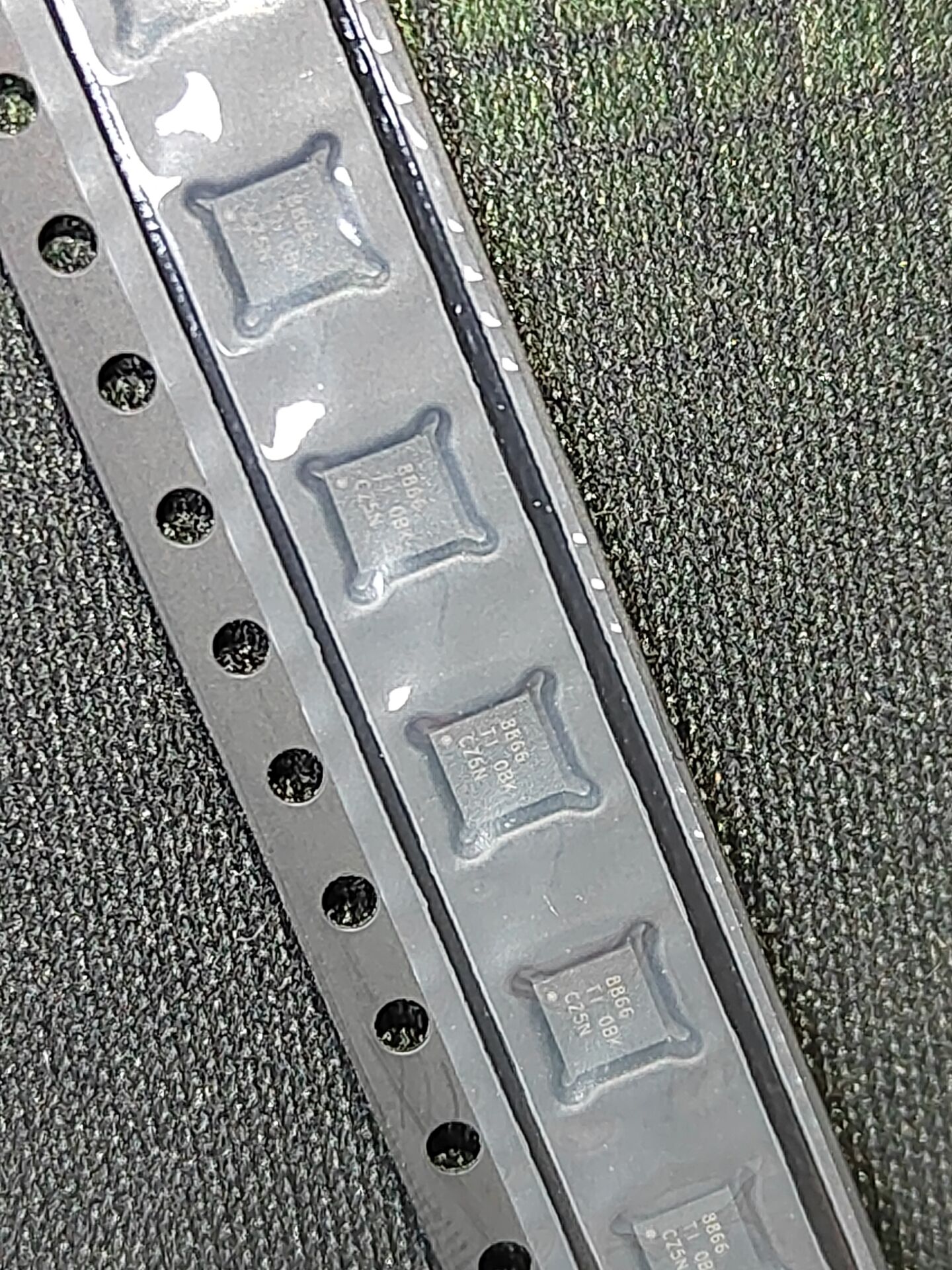 ADS8866IDRCR-2.jpg