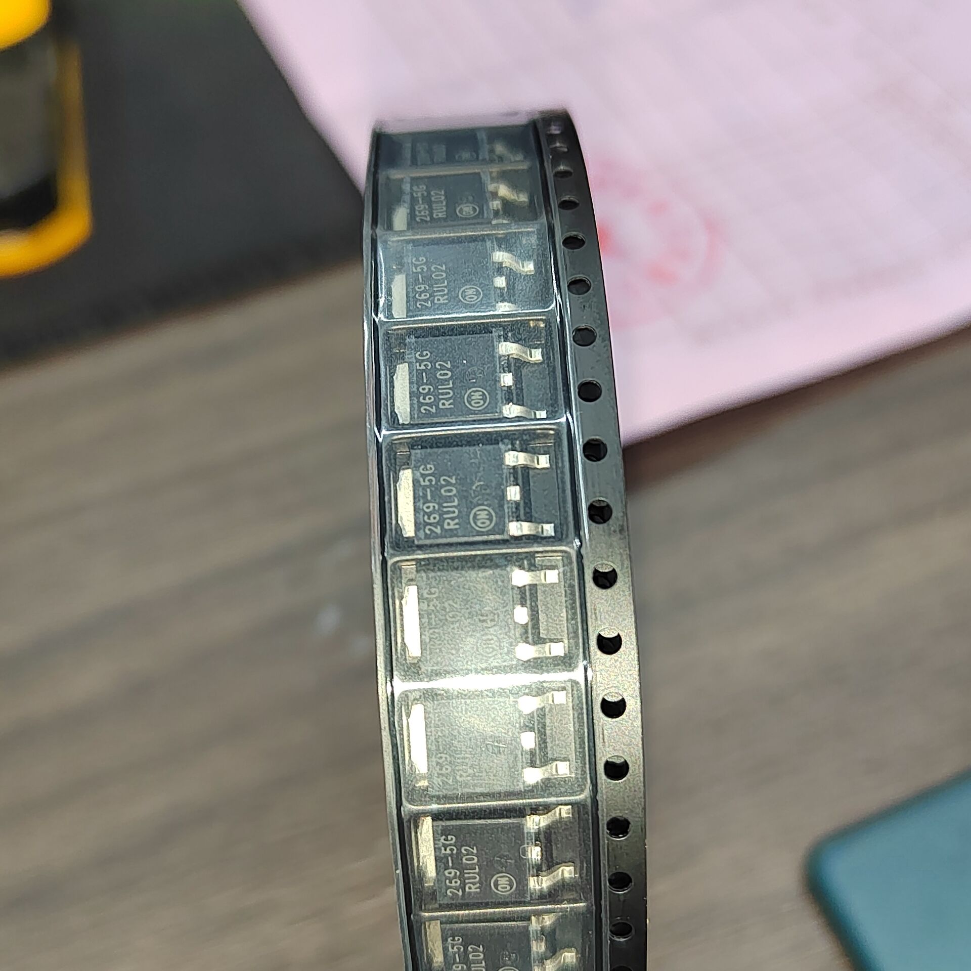 MC33269DT-5.0G.jpg