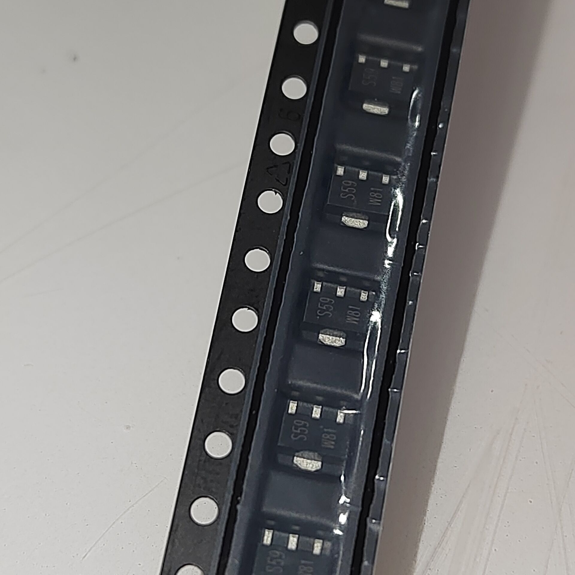 BFU590QX.jpg