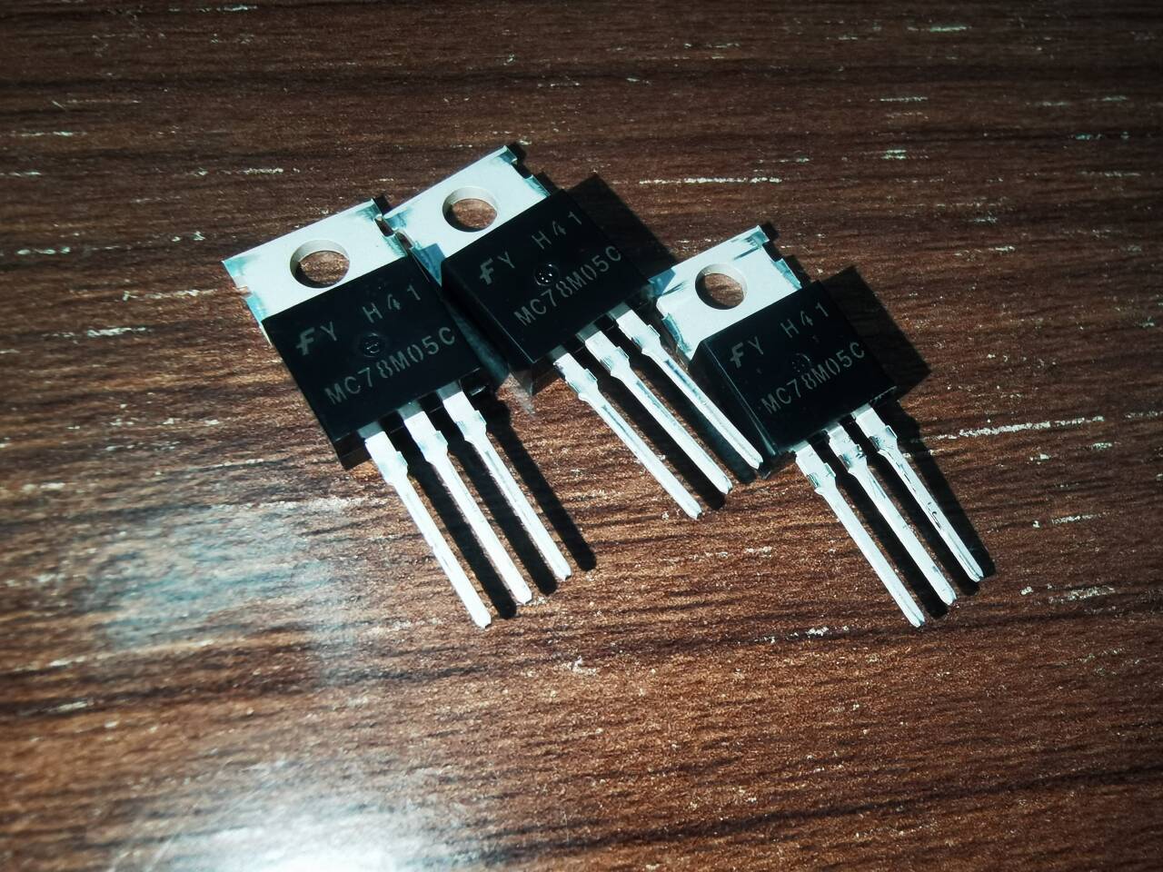 mc78m05ctg.jpg