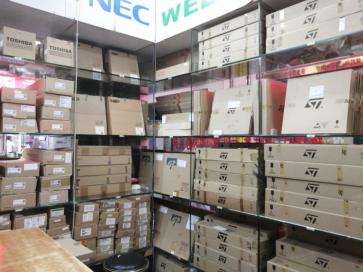 深圳市新亚洲电子市场金城电子商行实景